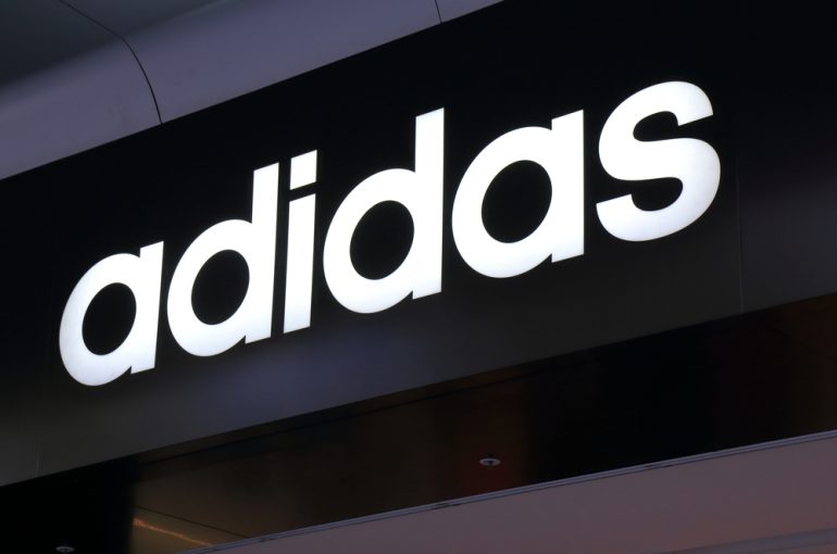 Racional hazlo plano Por favor Adidas Stock Price is Down 60% YTD. Is it a Good Buy Now?