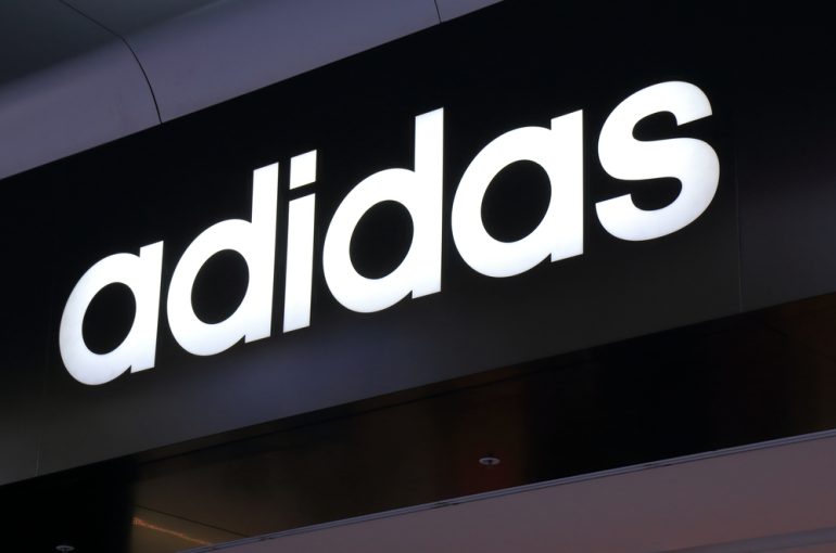 China Luidspreker staan Adidas Stock Price Struggles Following Yeezy Line Decision