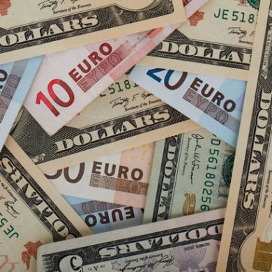 The yield on the US 2-year bond currently stands at 3.95%. While the yield on the German 2-year bond is at 2.63%. This means that US bonds pay 50% more than the same bonds in Europe.