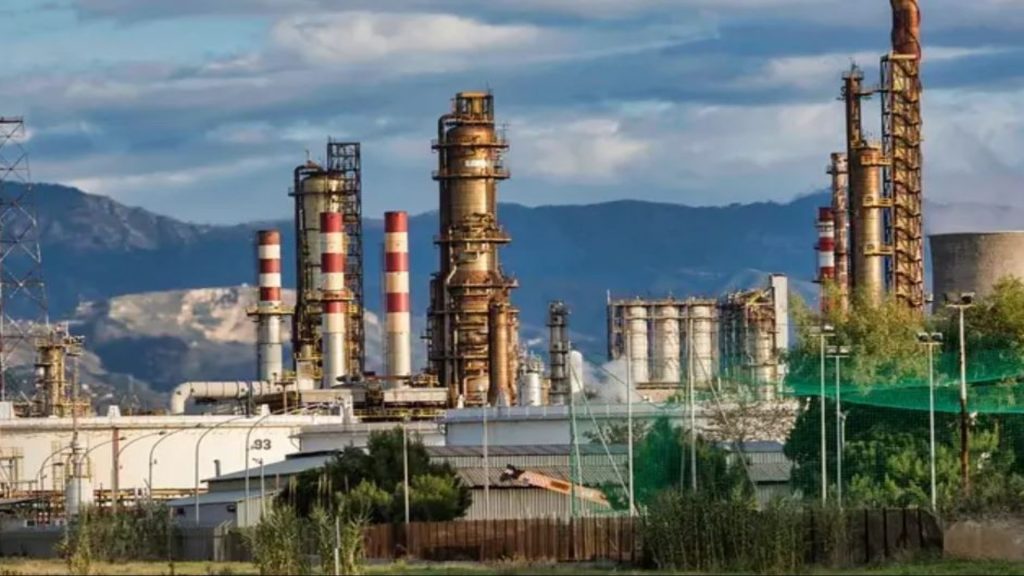 How to Trade Oil Futures Options